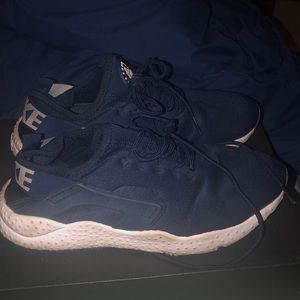 Navy blue Nike Huarache Run